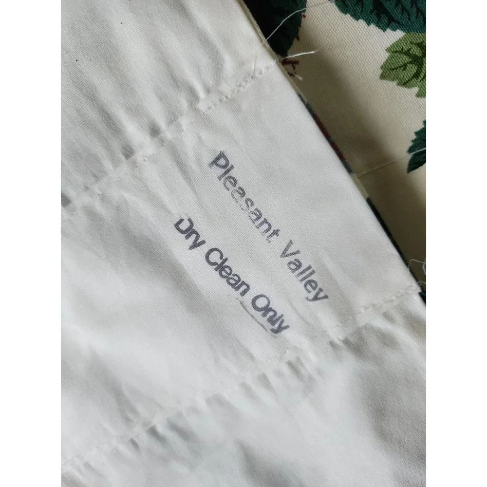 WAVERLY Pleasant Valley Grapes Bold Floral Valance White 17